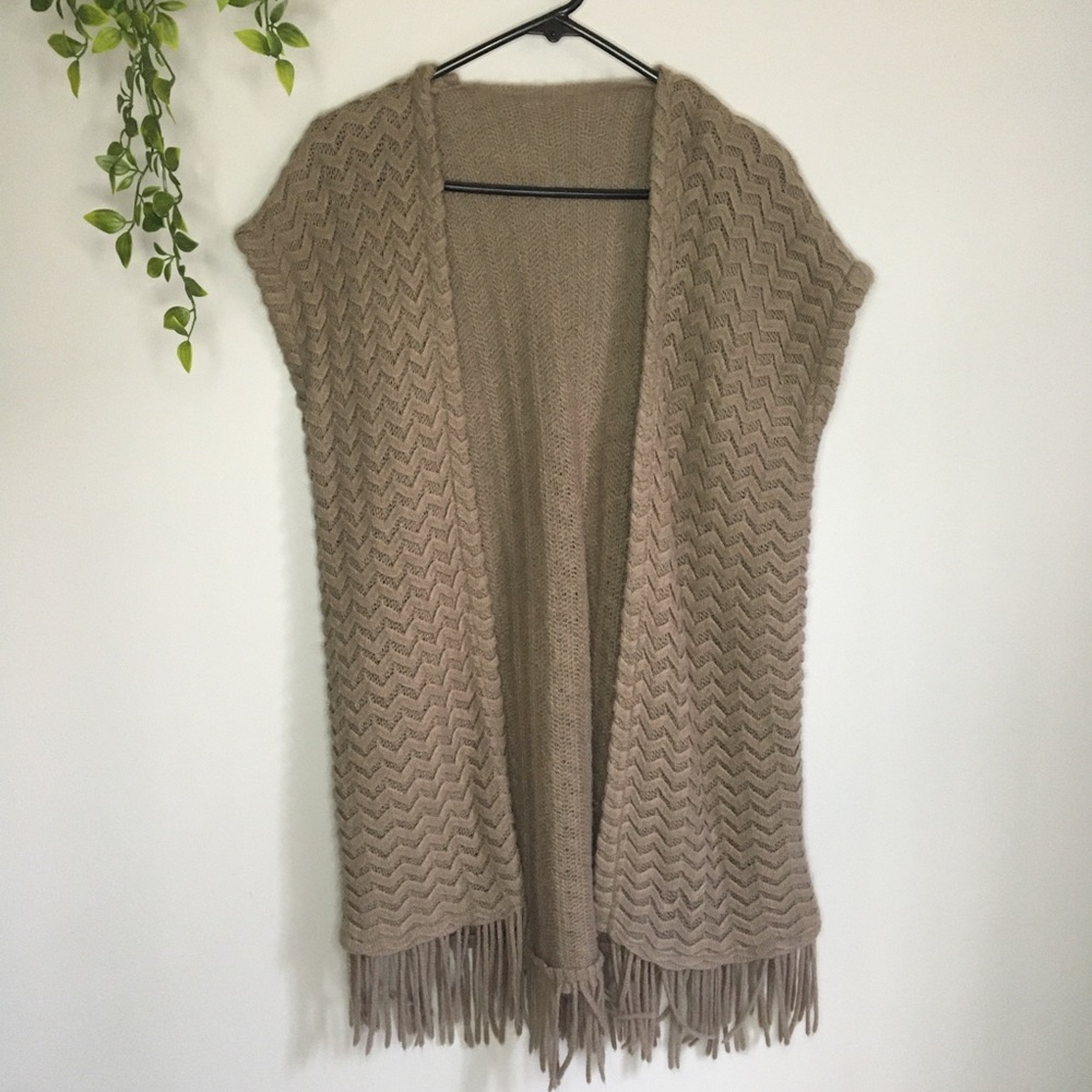 🔴 Women’s Boutique Brown Tan Sweater Shrug Vest Chevron pattern fringe one size